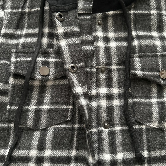 Adorable Black and White Plaid Shacket - Picture 4 of 9
